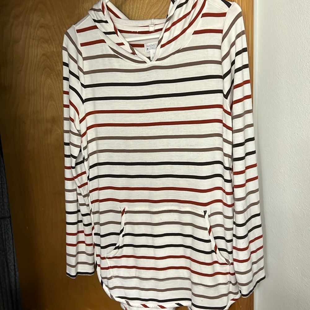 Market and Spruce long sleeved, lightweight hoodie